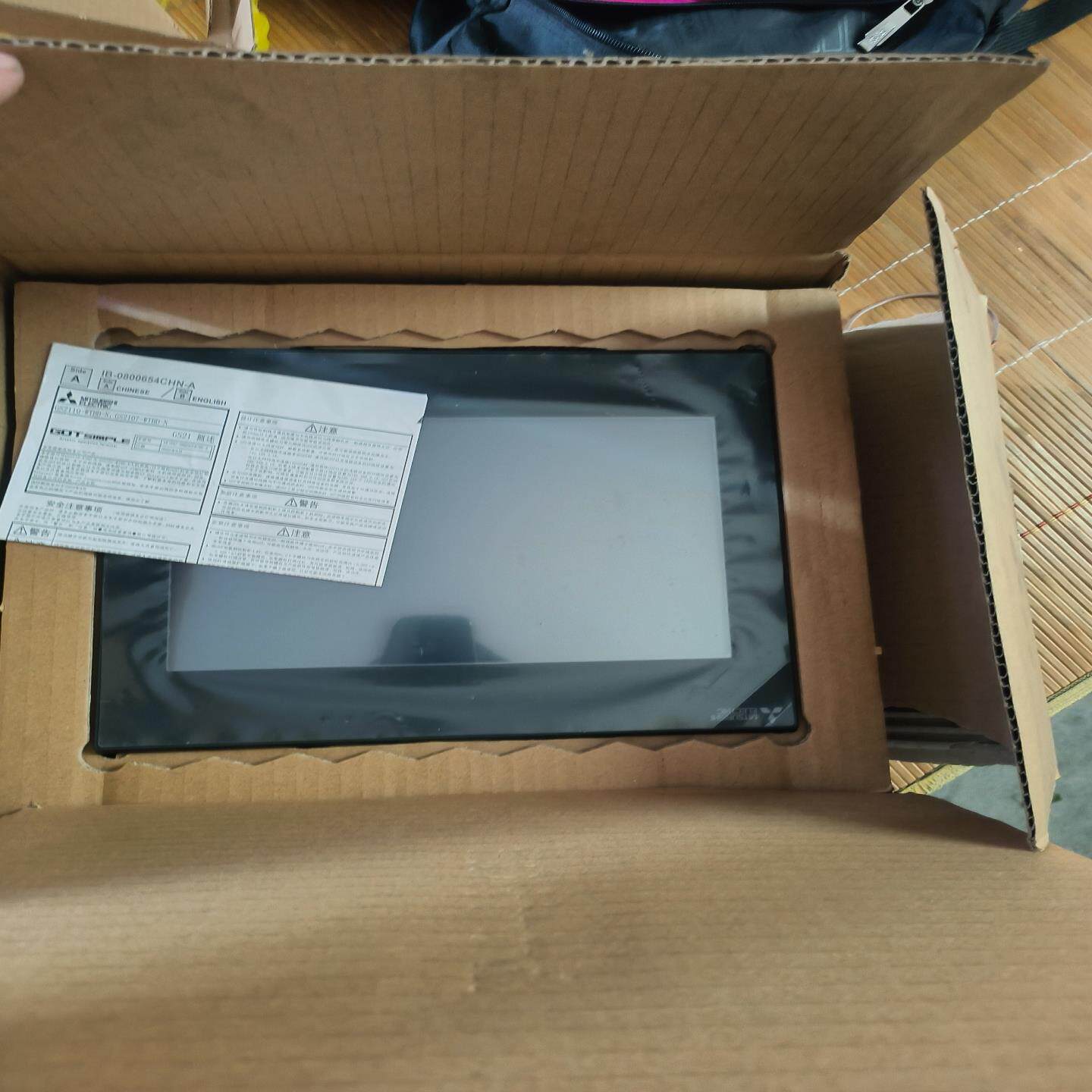 【议价】三菱触摸屏全新GS2110-WTBD-N 配件齐全有兴趣的