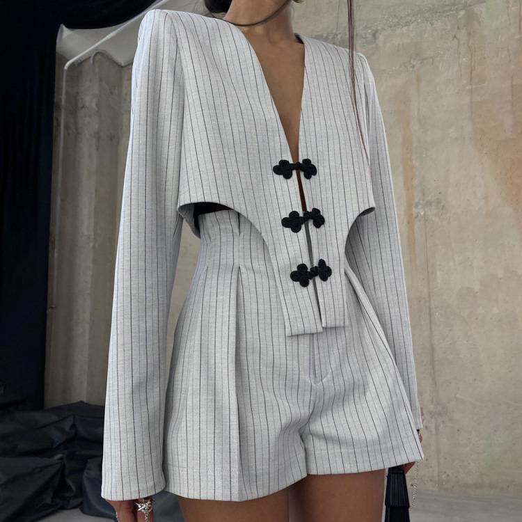 2025women clothes式小众设计感长袖深V上衣外套高腰短裤条纹套装
