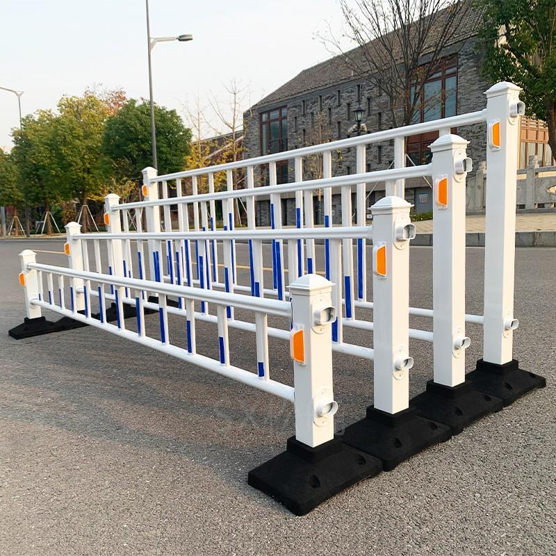 热销新品。市政道路护栏马路公路可移动滴灌袋