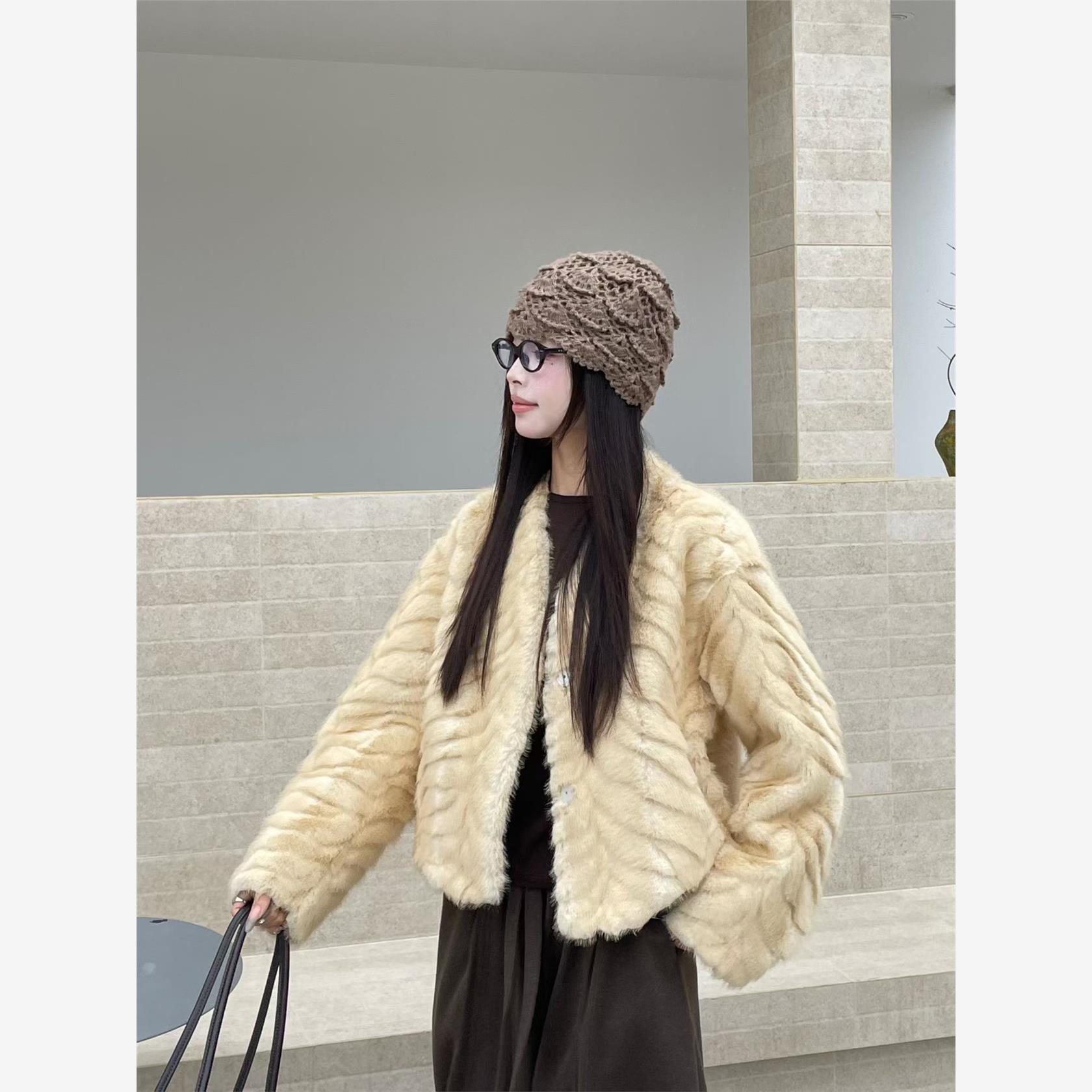 2025新款小香风皮毛一体