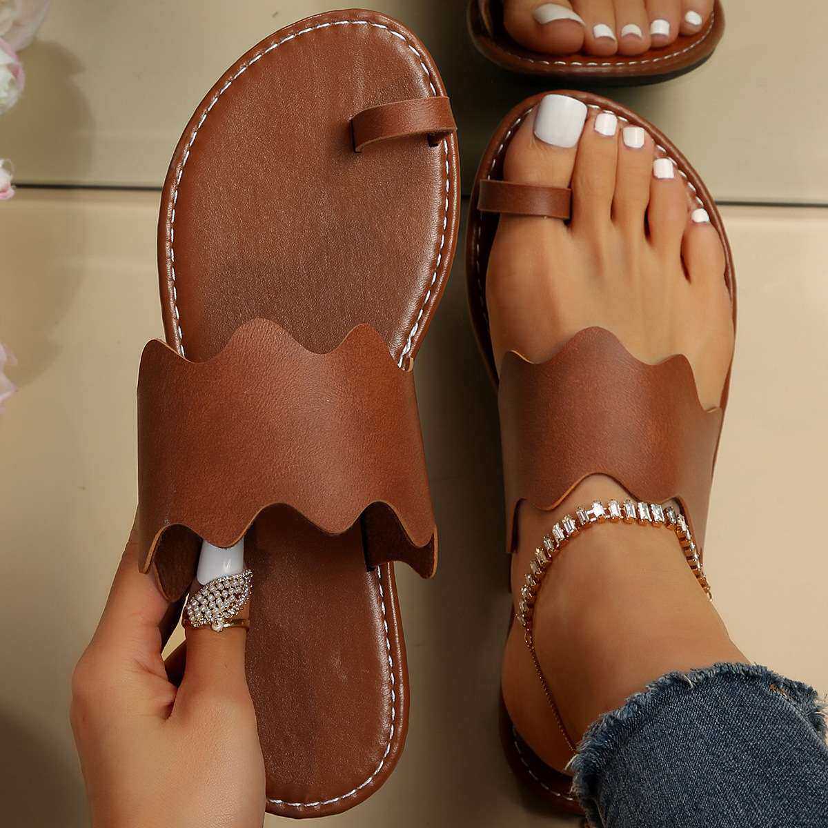 women shoes款外贸大码平底宽条带夹趾女鞋凉鞋拖鞋休闲风ins2024