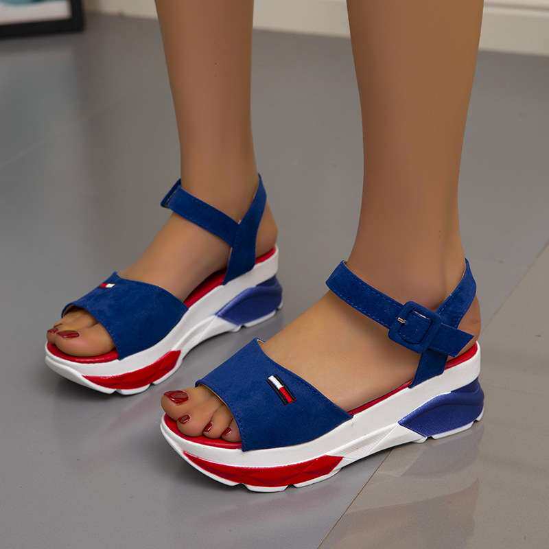 women shoes沙滩鞋新款拼色松糕厚底一字扣带鱼嘴外穿凉鞋女2024