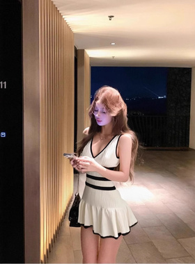 TZ6498白色V领吊带连衣裙女夏季千金名媛高冷气质纯欲风收腰短裙