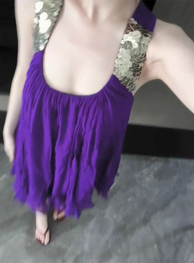 TZ4180法式轻熟U领紫色亮片设计吊带裙女宽松露肩女神显瘦连衣裙