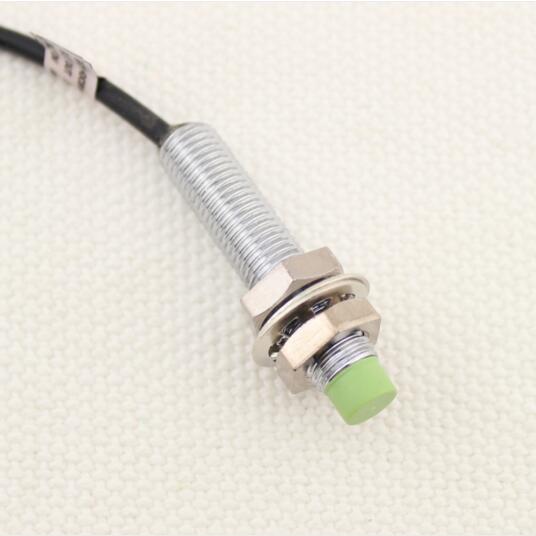 韩款圆柱型电感式接近开关传感器 PR08-2DN