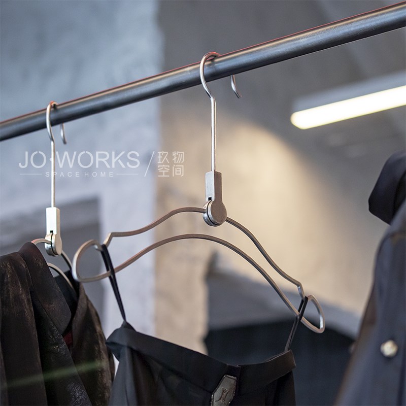 热销工业风不锈钢衣架复古金属防滑服装店可定制LOGO防水防锈衣撑