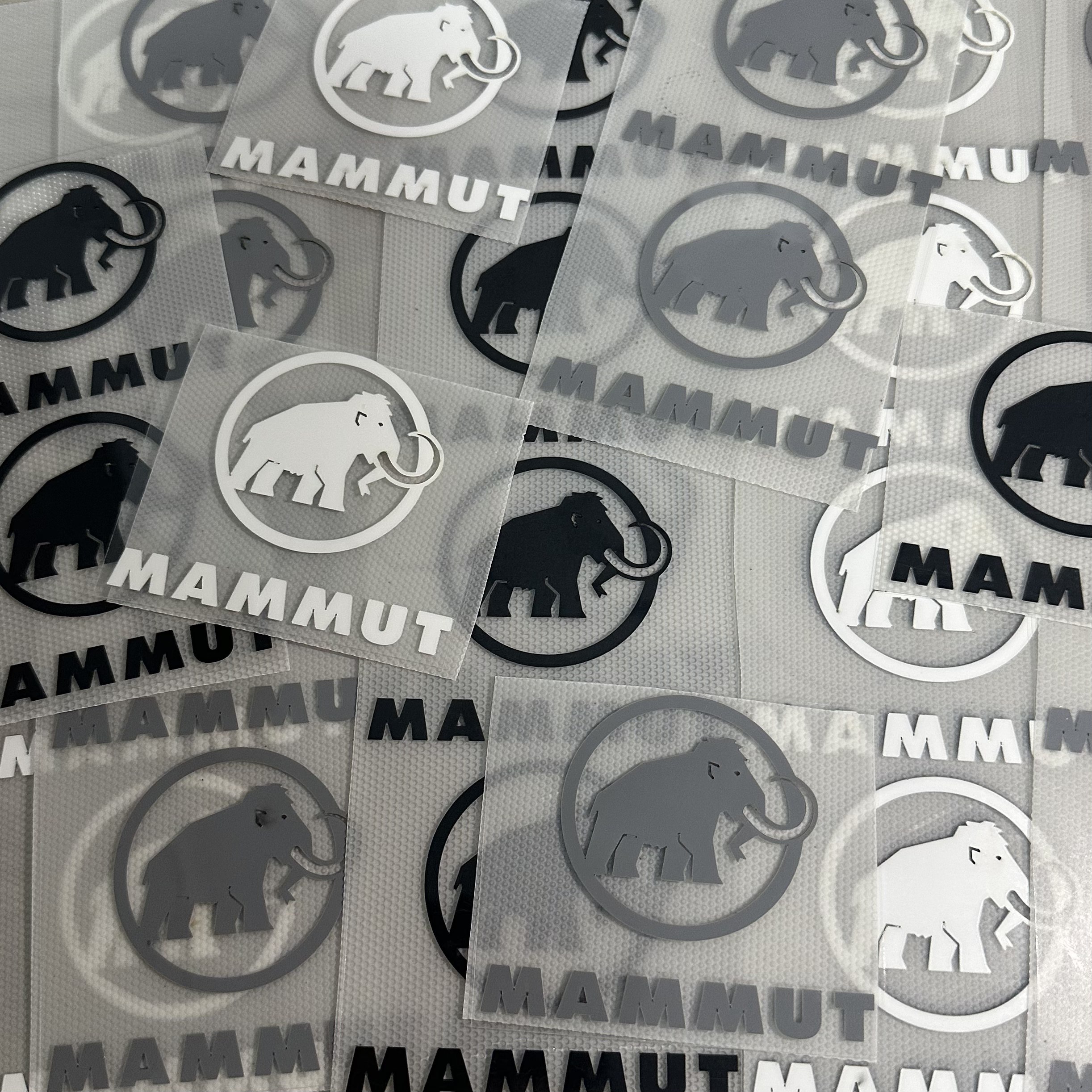 猛犸象硅胶标热转印logo烫画补丁贴定制白墨熨烫流行款常规款硅胶