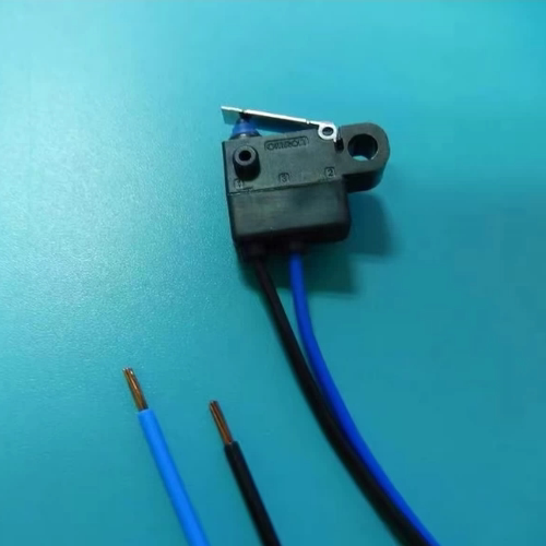 供原装欧姆龙D2HW-C213M-AQ密封防水微动开关 车载门锁开关常开型