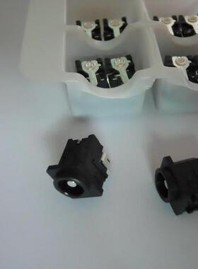 日本原装 适配器高电流DC直流电源插孔5.3A 19V LGP7031-1100F