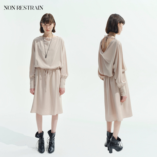 NON RESTRAIN莱赛尔天丝系带荡领露背连衣裙女醋酸抽绳高级感长裙