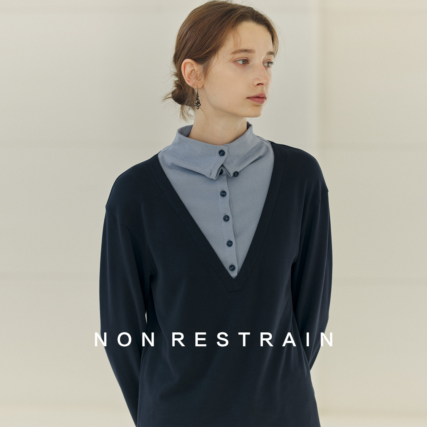 NON RESTRAIN假两件拼接撞色纽扣立领长袖T恤女宽松气质打底上衣