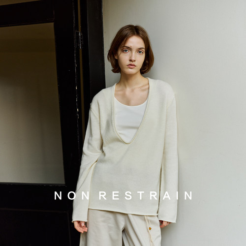 NONRESTRAIN大V领羊毛针织毛衣