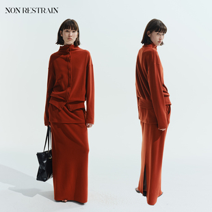 NON RESTRAIN红色立领绒感开衫上衣女假两件直筒开叉半身长裙套装