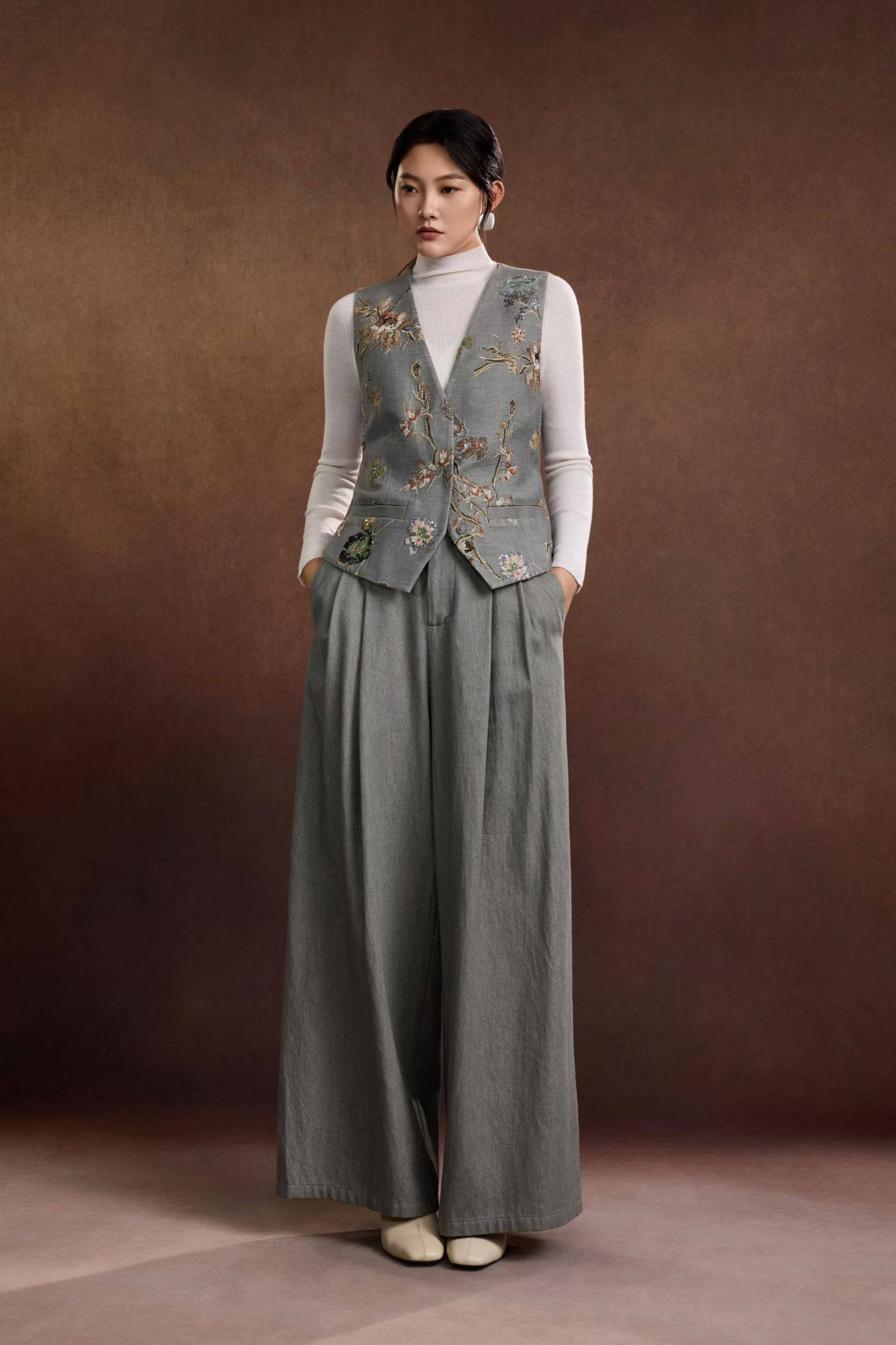 海燕家重工刺绣中式珠片设计师款纯棉马甲套装