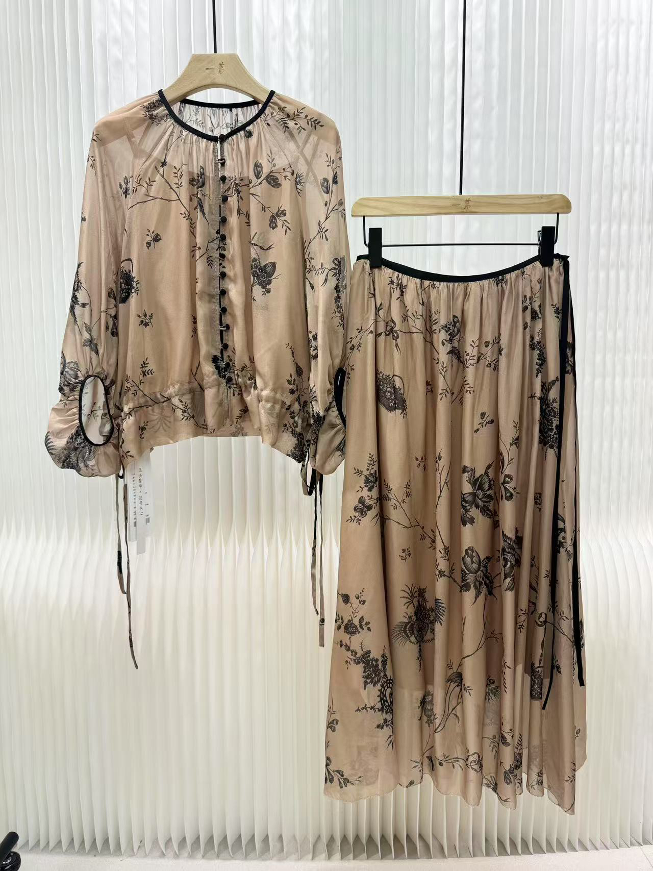 海燕家2025新款 柔软舒适V领收腰乔其纱套裙S1211好