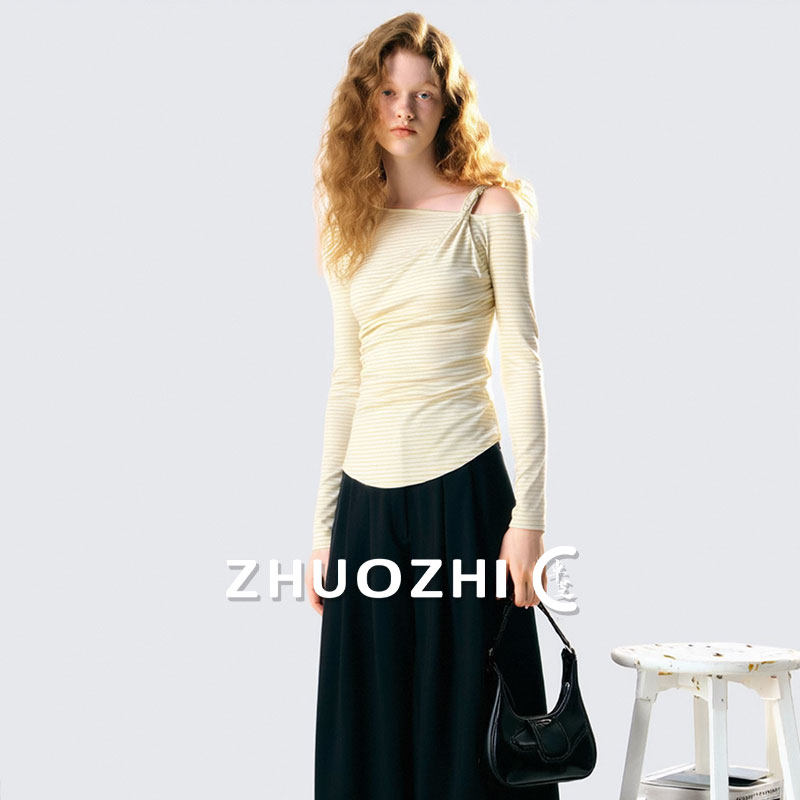 【卓芝】法式条纹斜肩露肩长袖T恤女2026春季新款不对称显瘦上衣,女装/女士精品,T恤,淘宝优惠券,粉丝福利购,淘宝优惠卷