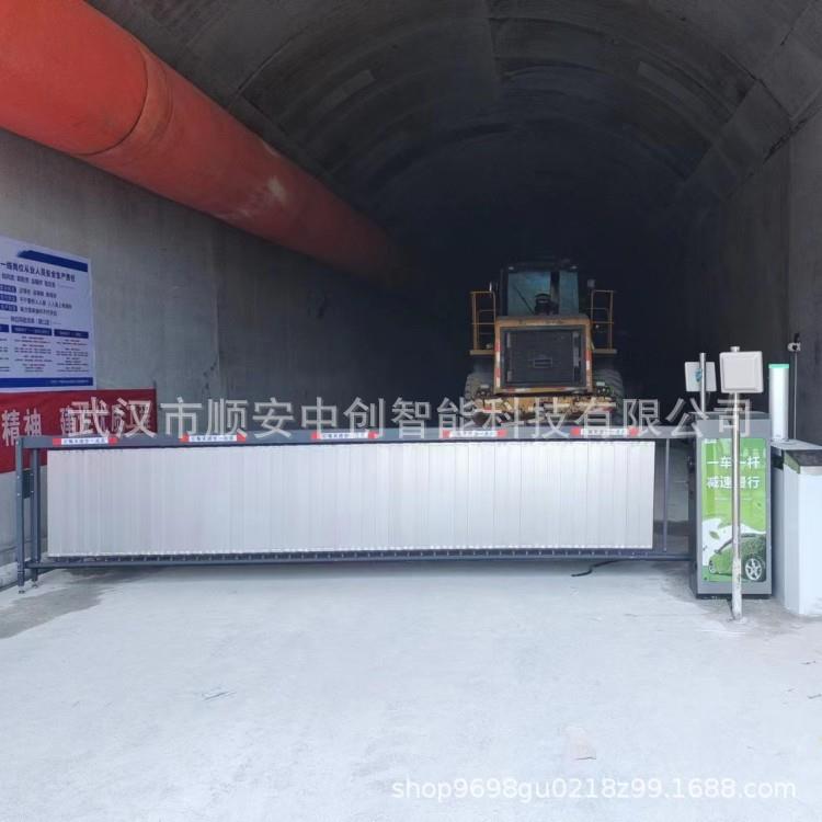 工地停车场广告道闸车牌识别蓝牙模块远距离蓝牙读卡开闸识别系统