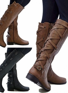 后绑带女靴长筒靴Lady wearing black leather boots with straps