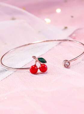极简风樱桃手镯女手饰品网红年轻款ins小众设计手链可爱日系软妹