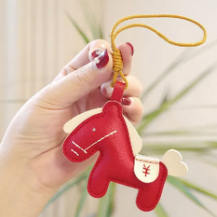迷彩小马挂件小众黑色皮质小马挂件手机挂绳包包挂饰腕带式麻花绳
