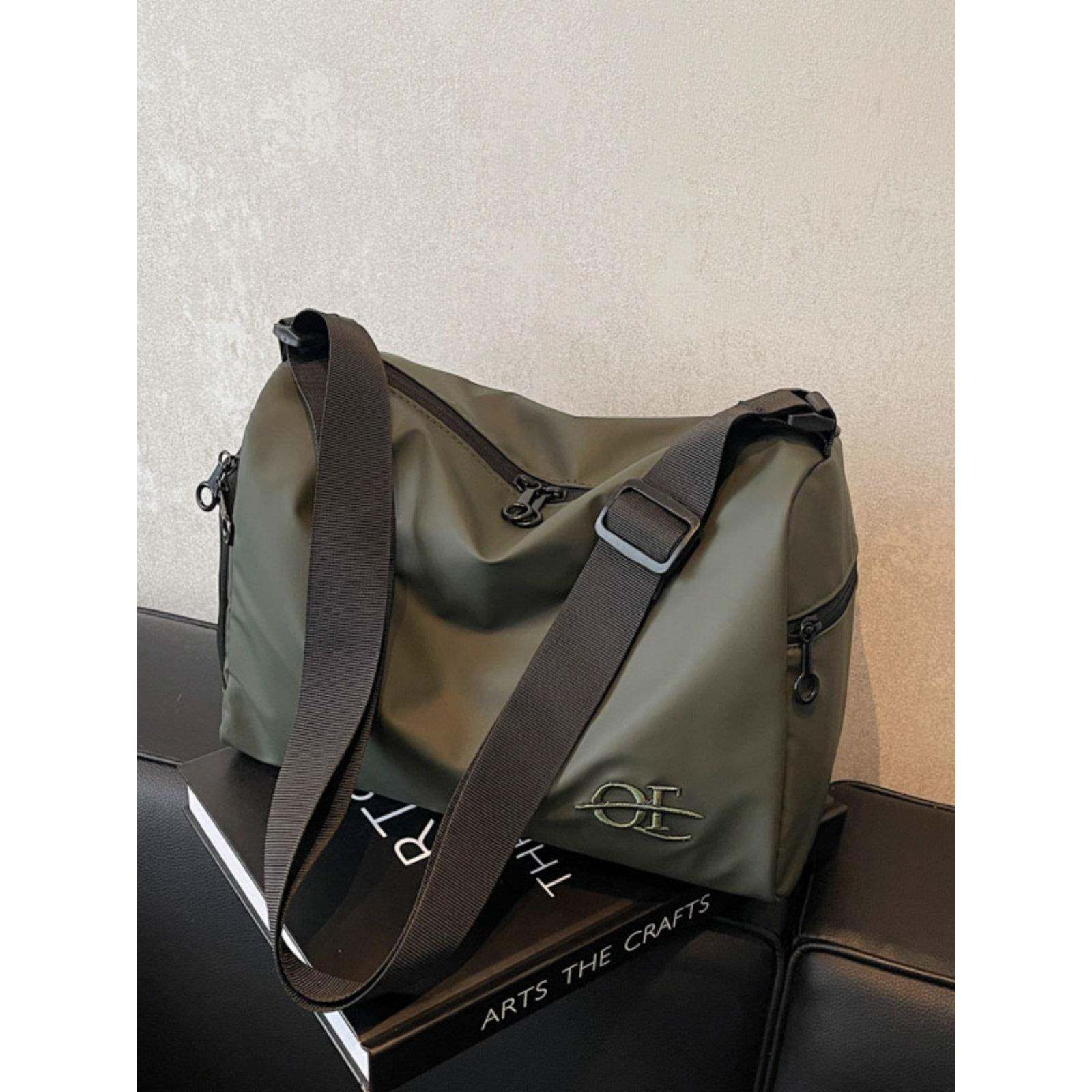 旅行大容量女包轻便防水大容量斜挎包女包2026新款时尚百搭包包轻