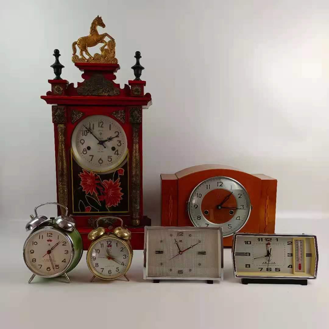 民俗怀旧老物件老座钟挂钟马钟小闹钟古董古玩收藏机械表橱窗摆件