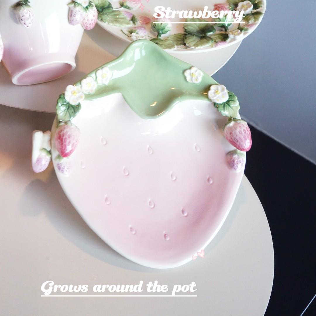 草莓盘简约现代客厅零食干果好看的盘子精致漂亮浮雕手绘陶瓷盘