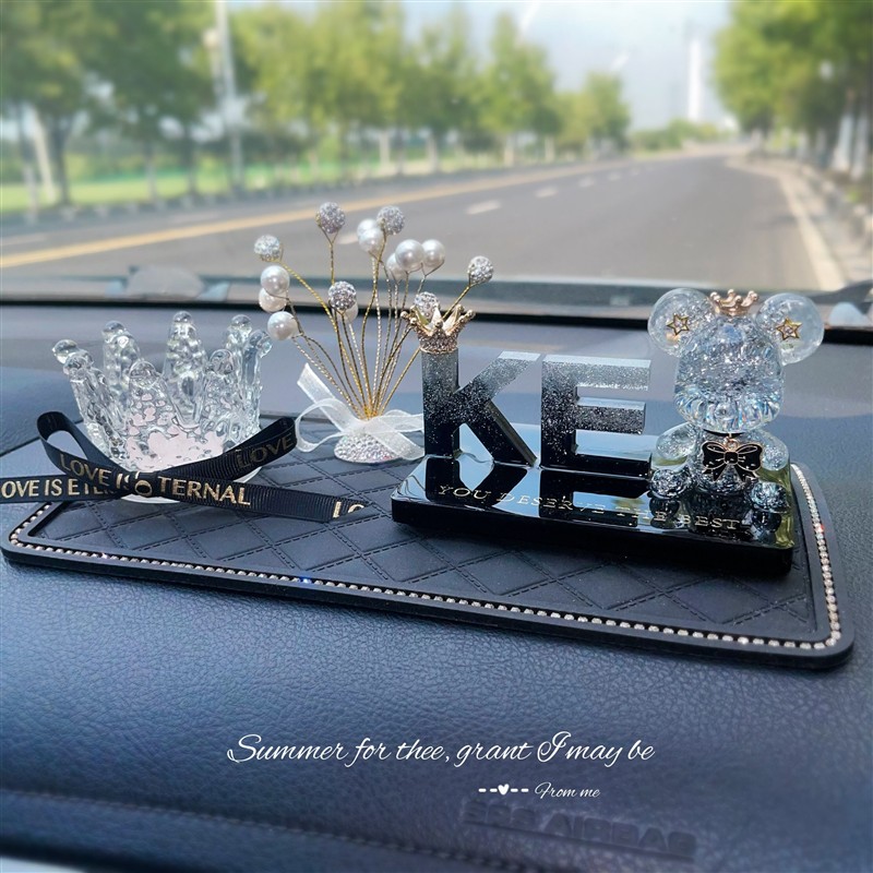 高级感水晶车载香薰水摆件汽车内中控台上装饰品女士创意个性礼物