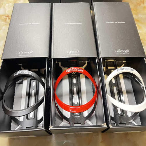 老王LightWeight碳纤维自行车水壶架 LW盒装碳纤维水壶架 超轻18g