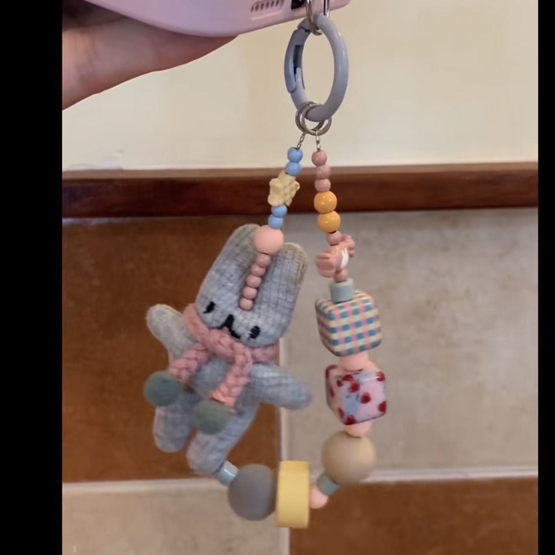 重工毛线编织小兔子手机