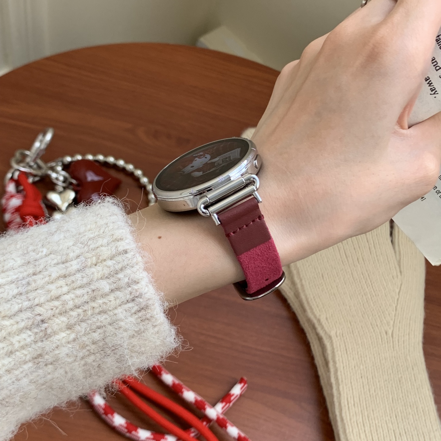 正毛绒拼真皮手表带适用华为GT6pro46mm智能手表替换带GT5秋冬Gt4女拼色Fit4手环iwatchS10简约2026新年款ins