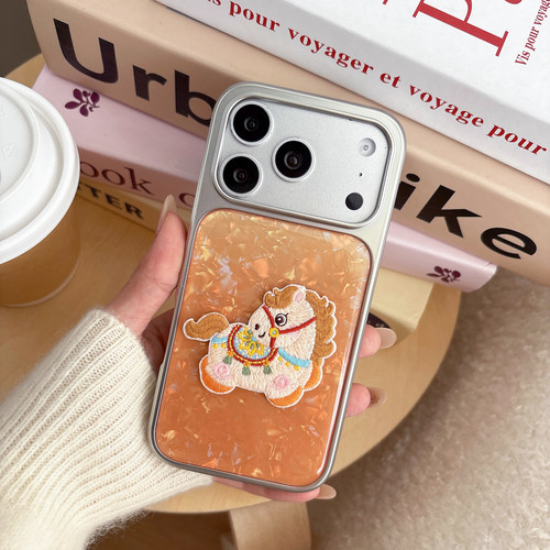 电镀滴胶贝壳纹新年刺绣马适用iPhone17prmax手机壳16全包15卡通马年女高级感软边硬背保护套爆款闪片暴富吉