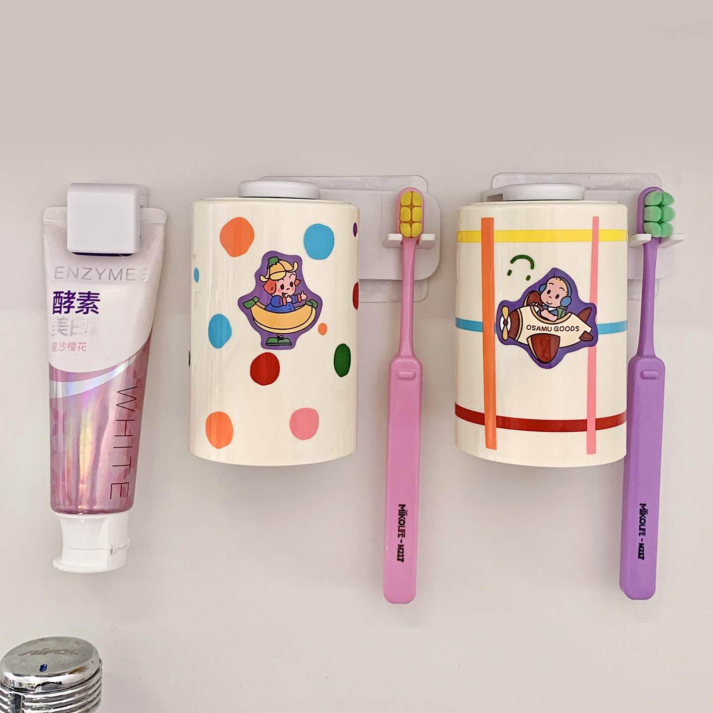 可爱洗漱杯情侣磁吸漱口杯牙刷置物架儿童牙缸壁挂式学生宿舍牙杯