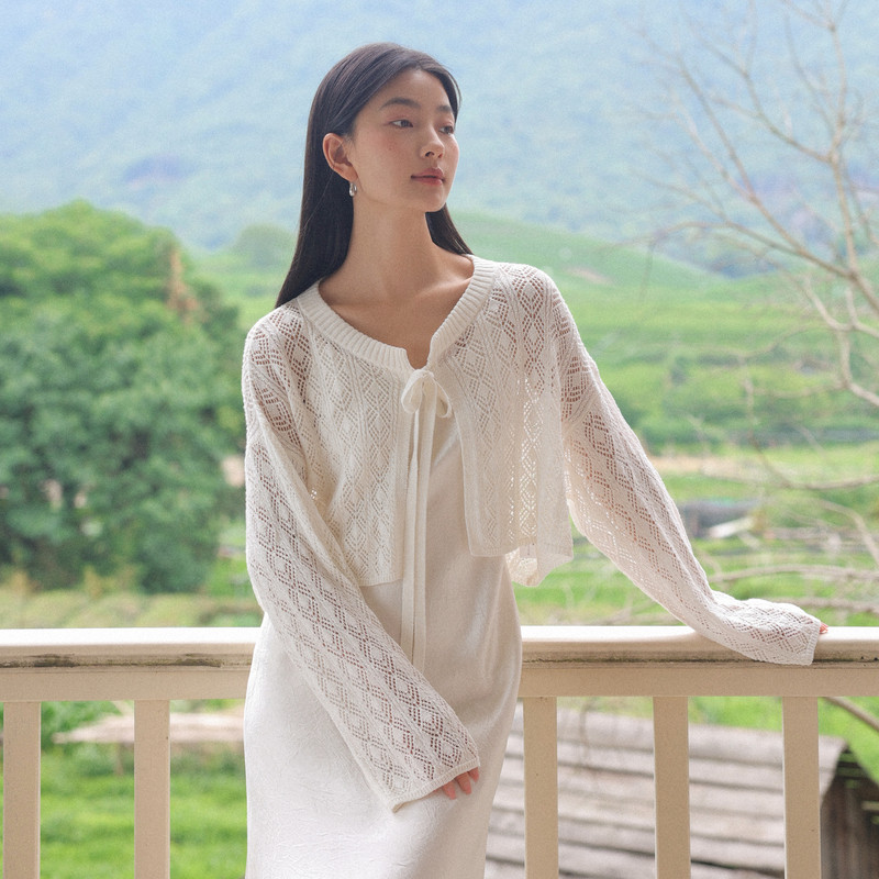 AIRIQI奥莱女装镂空针织衫都市极简显瘦百搭短款开衫AH42KS553
