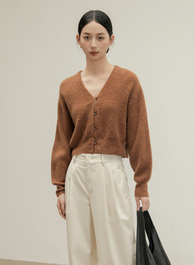 AIRIQI奥莱女装V领针织衫显瘦舒适极简大气短款长袖开衫BZ41KS011