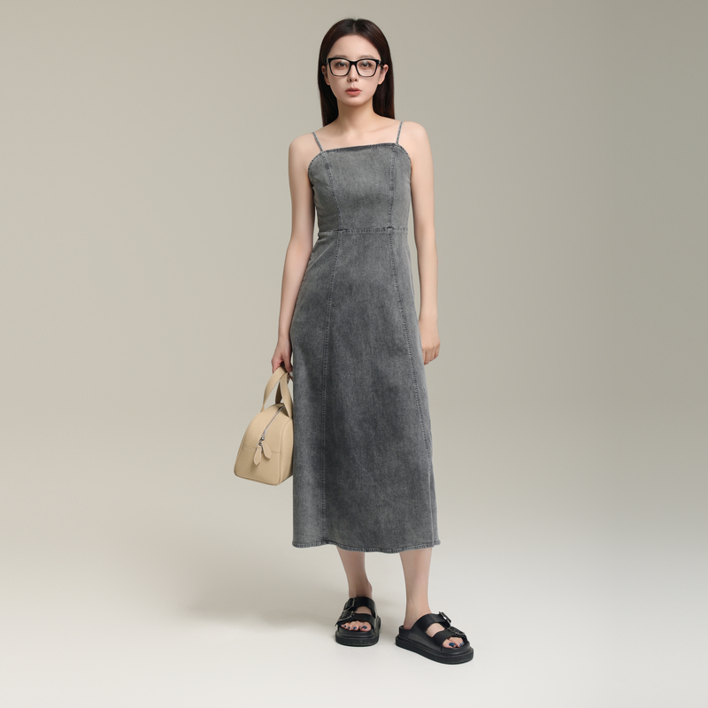 AIRIQI奥莱女装吊带牛仔连衣裙时尚辣妹复古美式连衣裙AI42LQ305