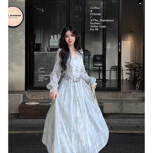 法式 连衣裙女气质名媛设计感显瘦裙子 超仙蓝色扎染感蕾丝拼接长袖