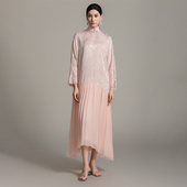 优雅宽松遮肉女款 门里门外2025年夏薄款 粉色剪花拼接连衣裙新中式