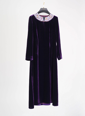 门里门外紫色丝绒拼绣花片立领连衣裙BR25DQ1304A