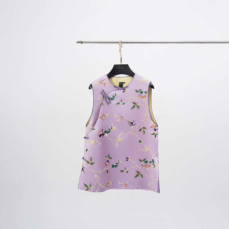 门里门外紫色枝蔓库缎提花马甲BC25QM1114A