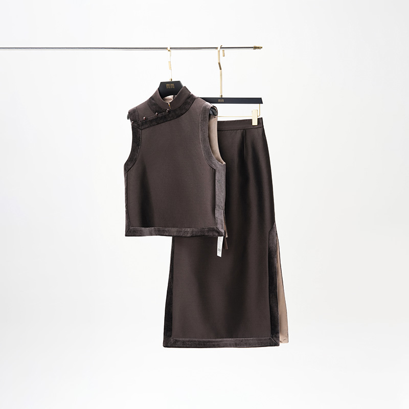 门里门外咖色丝毛马甲BR25QS1061B咖色真丝丝绒半裙BR25QB1062B