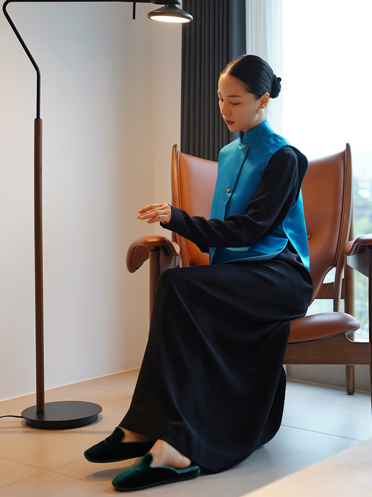 门里门外设计师款真丝马甲