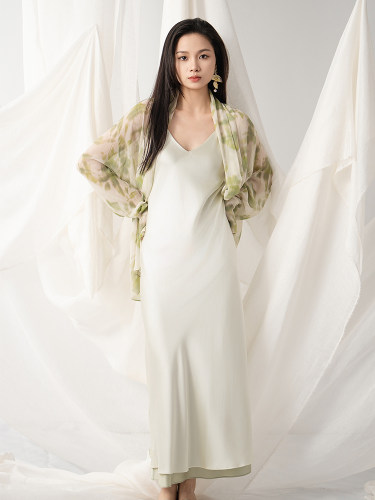 青白玉顺纡印花上衣BO24XS0104E嫩绿真丝吊带连衣裙BV24XQ0005D