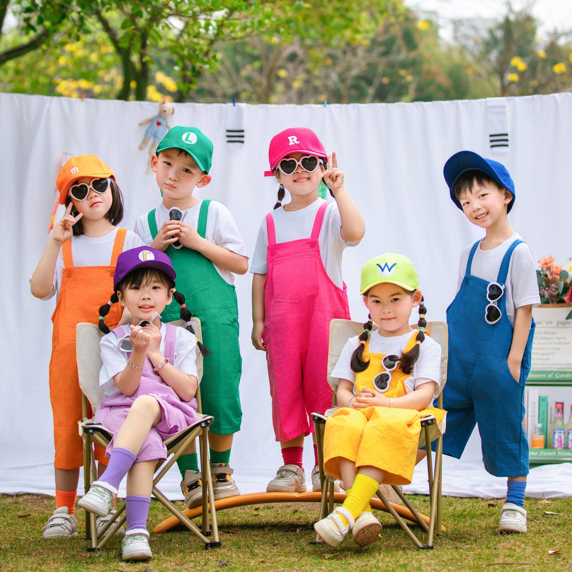 六一儿童演出服啦啦队服装亲子彩色背带裤小学生运动会班服合唱服