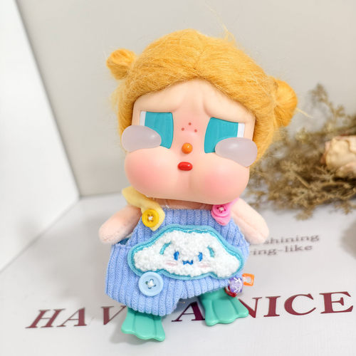 哭娃眼泪工厂CRYBABY玩偶趣味字母卡通背带裤15CM挂件咕噜咕噜服