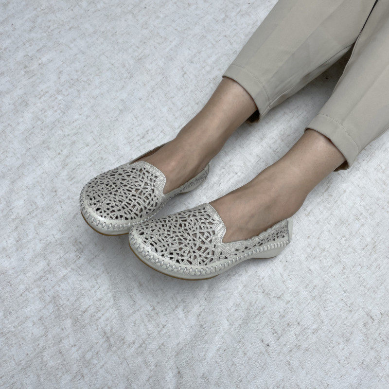 外贸夏季牛皮透气轻便凉鞋女款2025新款超软复古妈妈鞋厚底乐福鞋