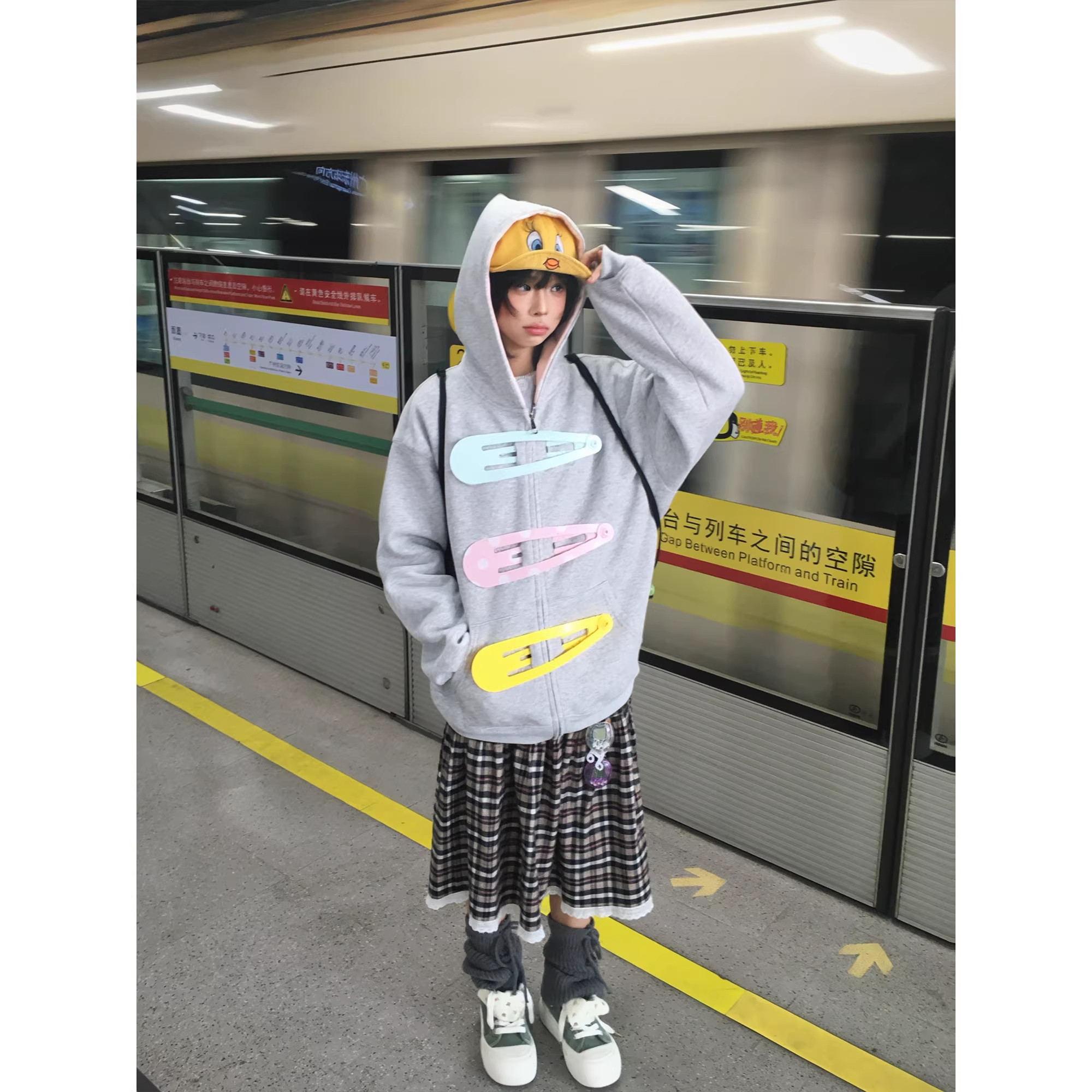 MKGO韩系设计感大号发夹连帽卫衣女春季新款宽松情侣开衫拉链外套