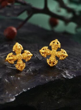 多吉藏式金刚杵耳钉复古金色民族风耳钉耳饰小众百搭设计感耳饰。