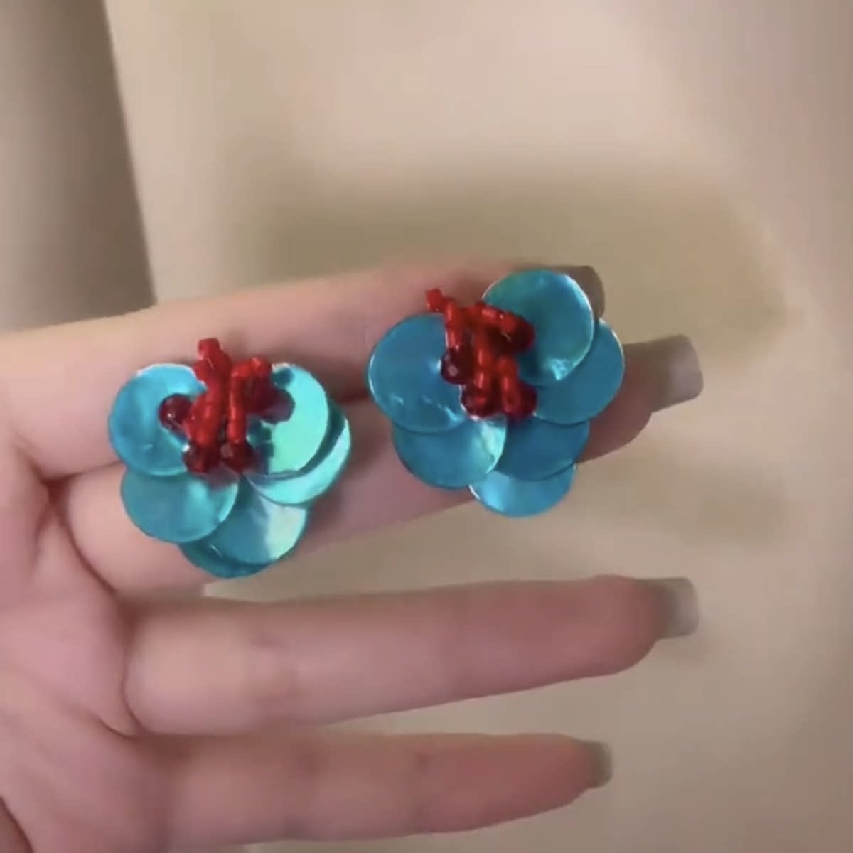 复古红蓝撞色小众氛围感花瓣耳环