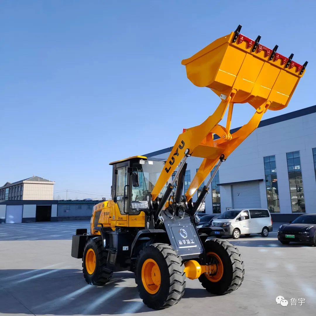 山东鲁宇四驱30型工程建筑养殖抓木机柴油多功能小型液压装载机